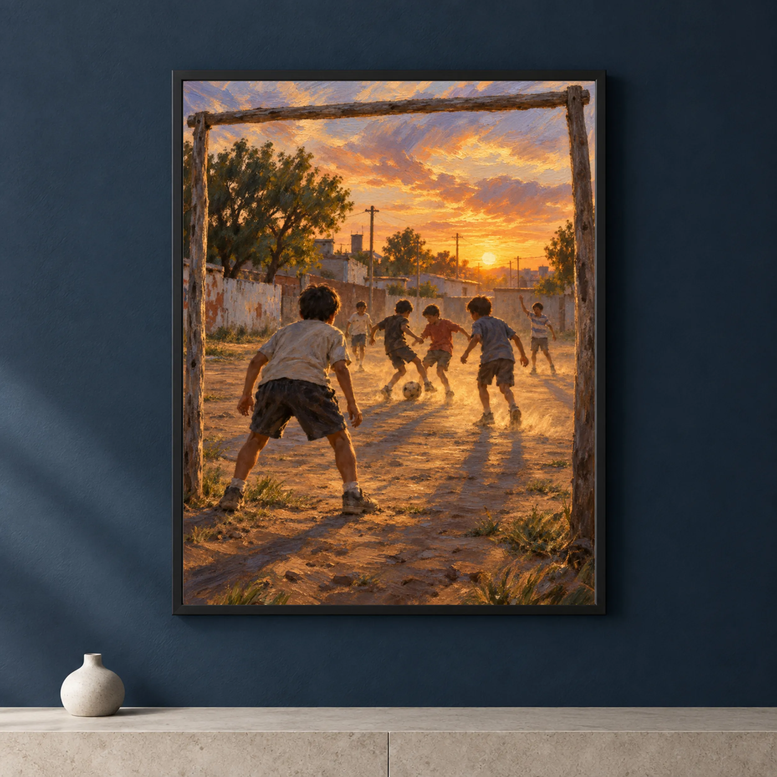 Lámina enmarcada de chicos jugando al fútbol en un potrero al atardecer en un ambiente cálido.